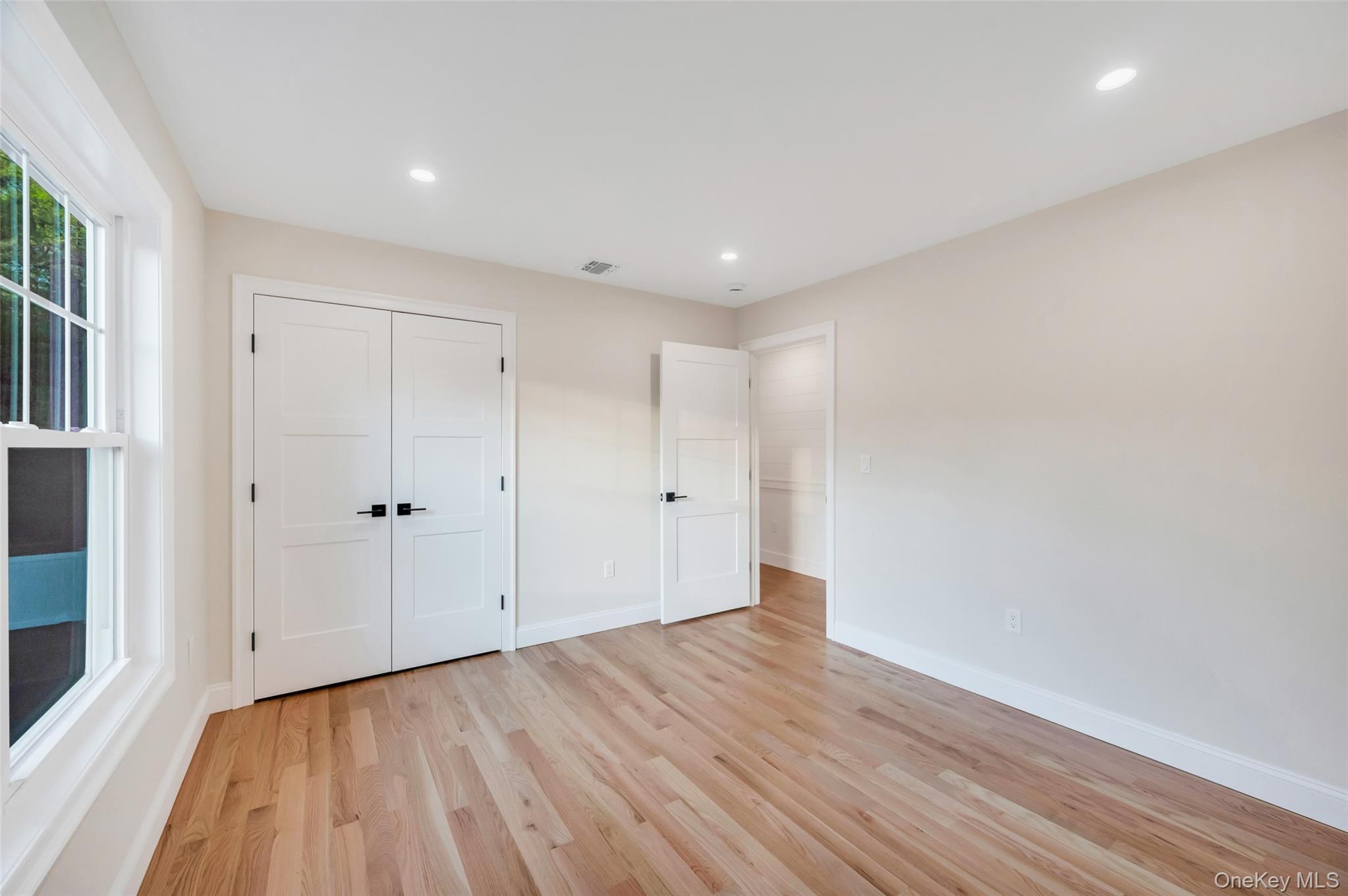 271 N Country Road, Smithtown, NY 11787