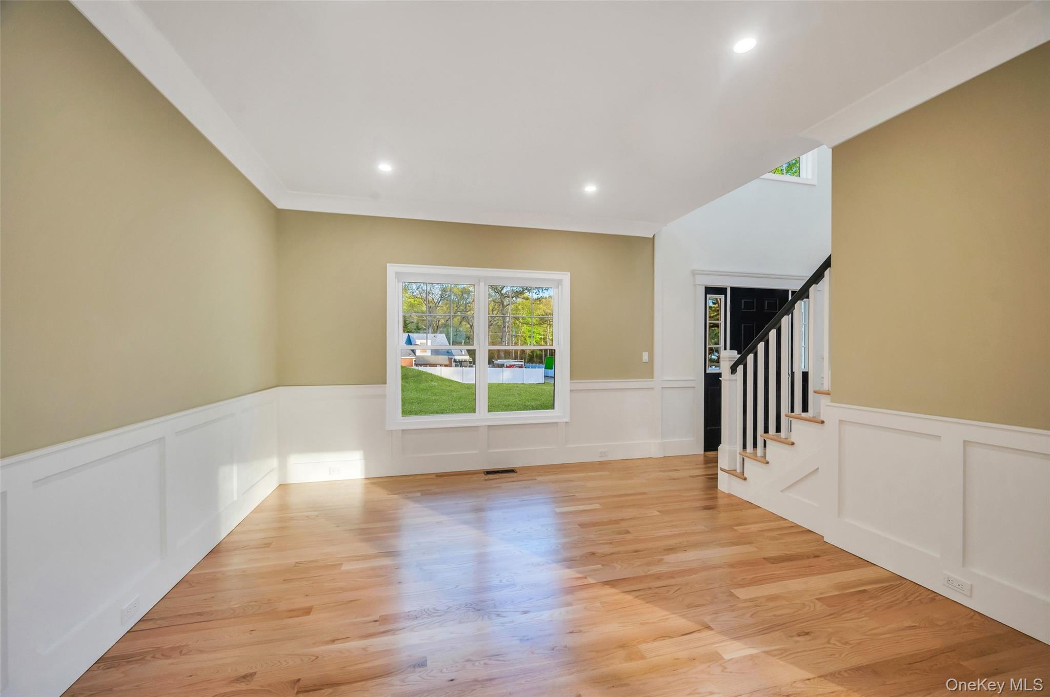 271 N Country Road, Smithtown, NY 11787