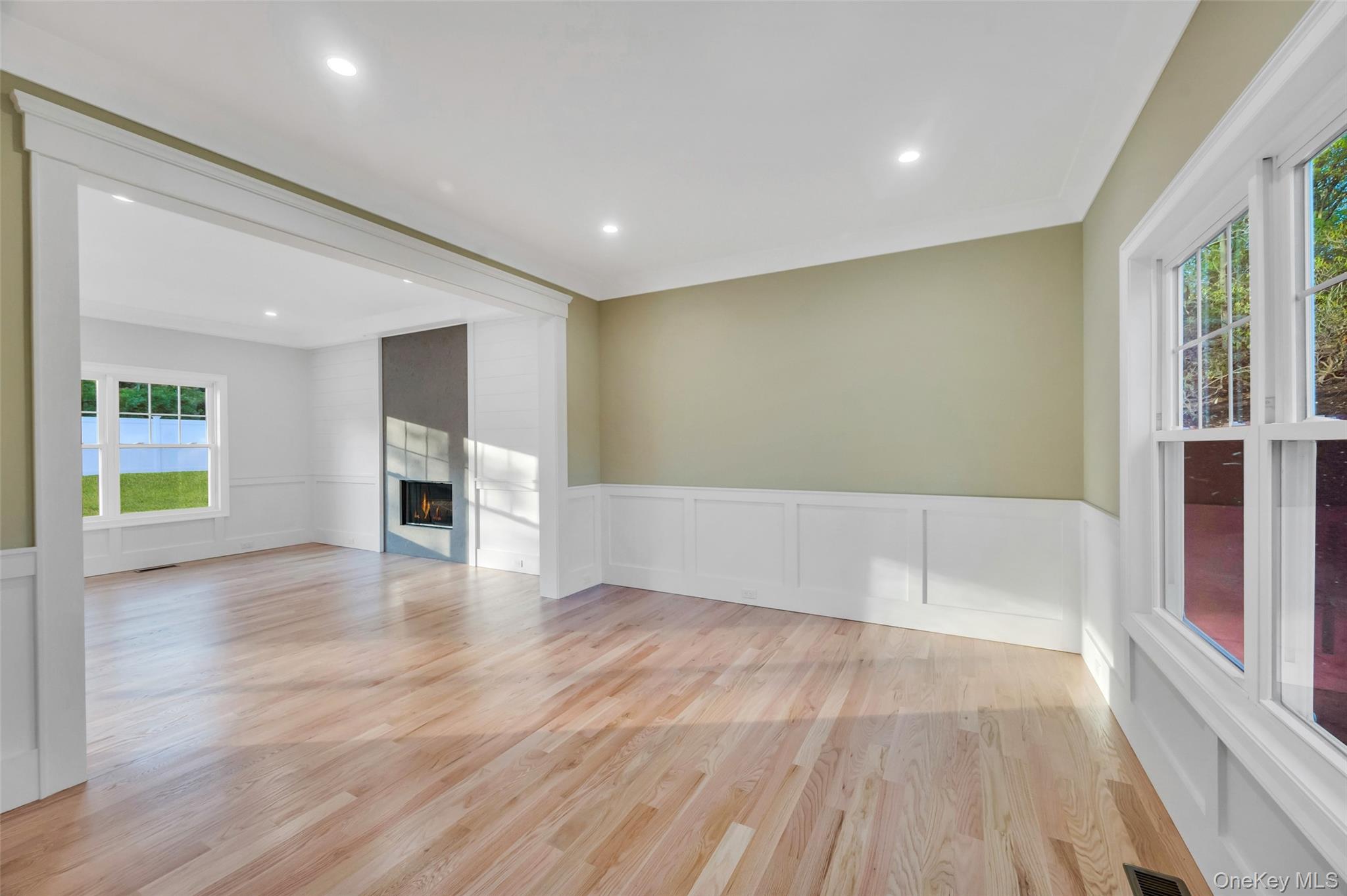 271 N Country Road, Smithtown, NY 11787