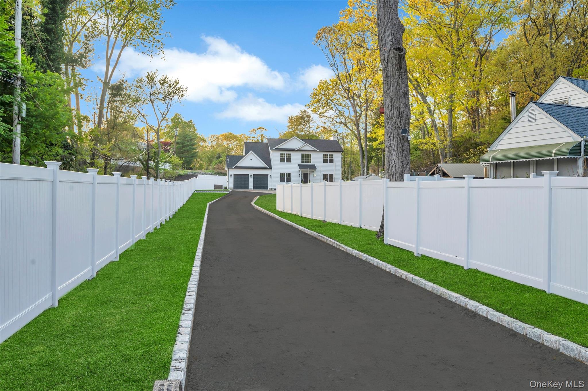 271 N Country Road, Smithtown, NY 11787