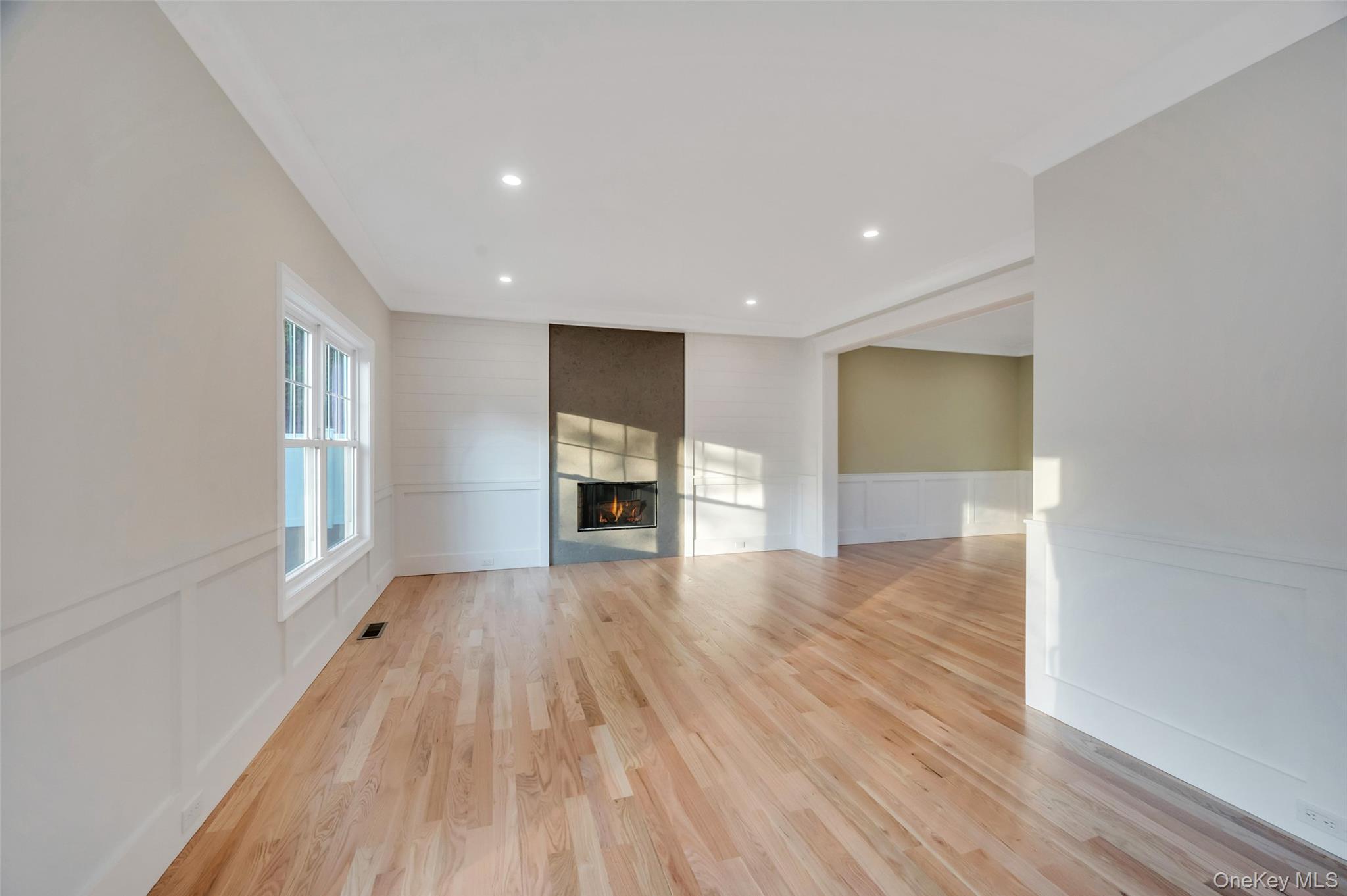 271 N Country Road, Smithtown, NY 11787