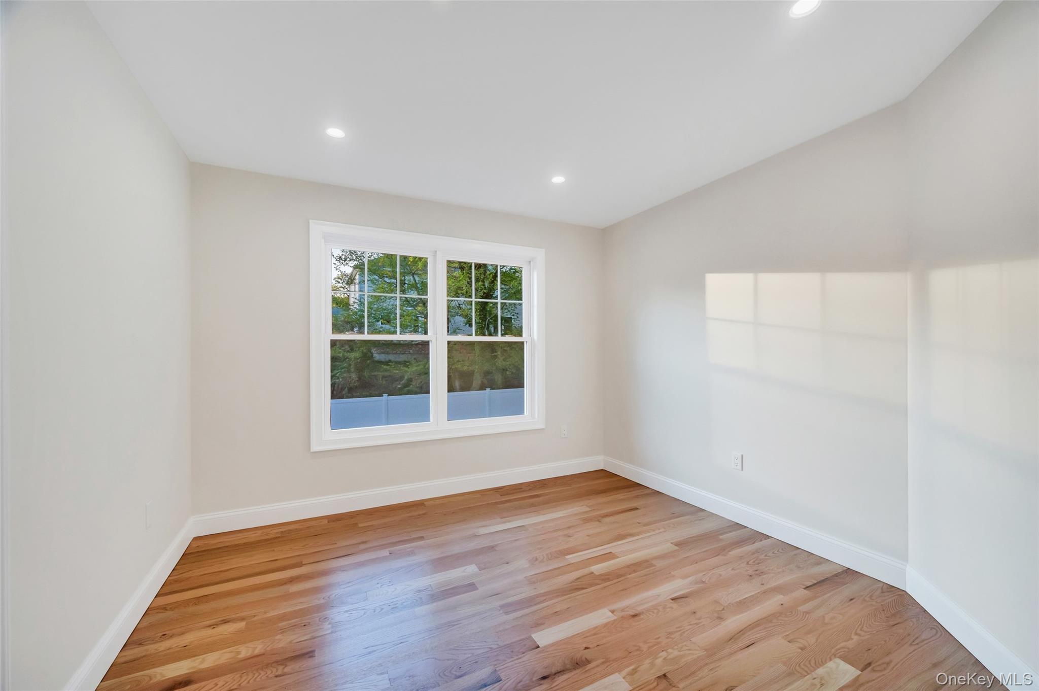 271 N Country Road, Smithtown, NY 11787