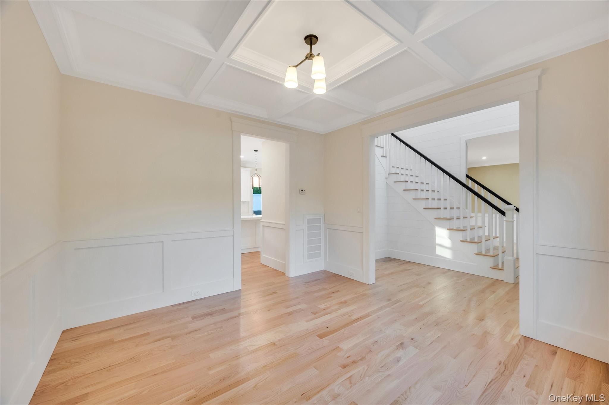 271 N Country Road, Smithtown, NY 11787