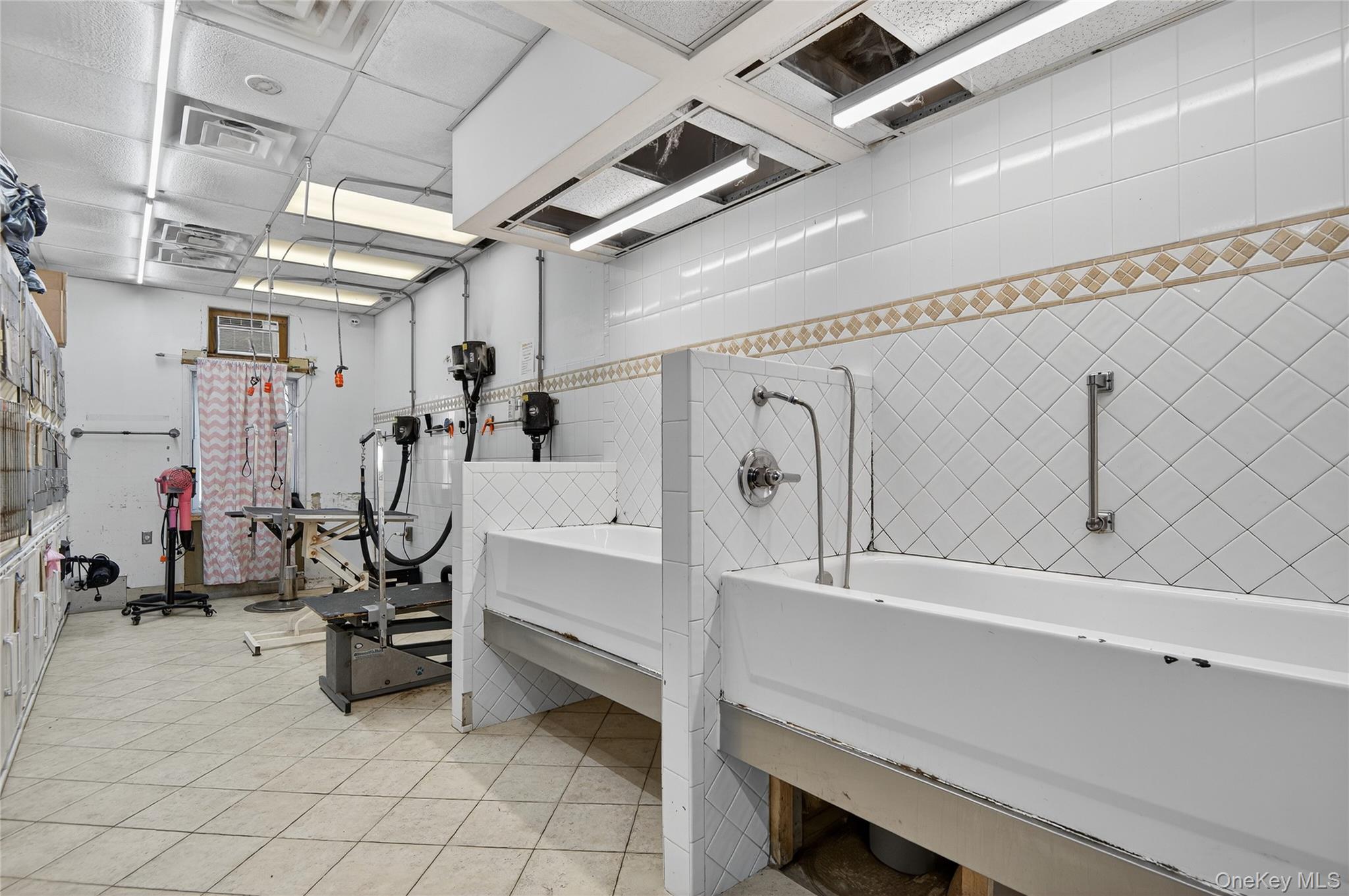 1 Covert Avenue, Floral Park, NY 11001