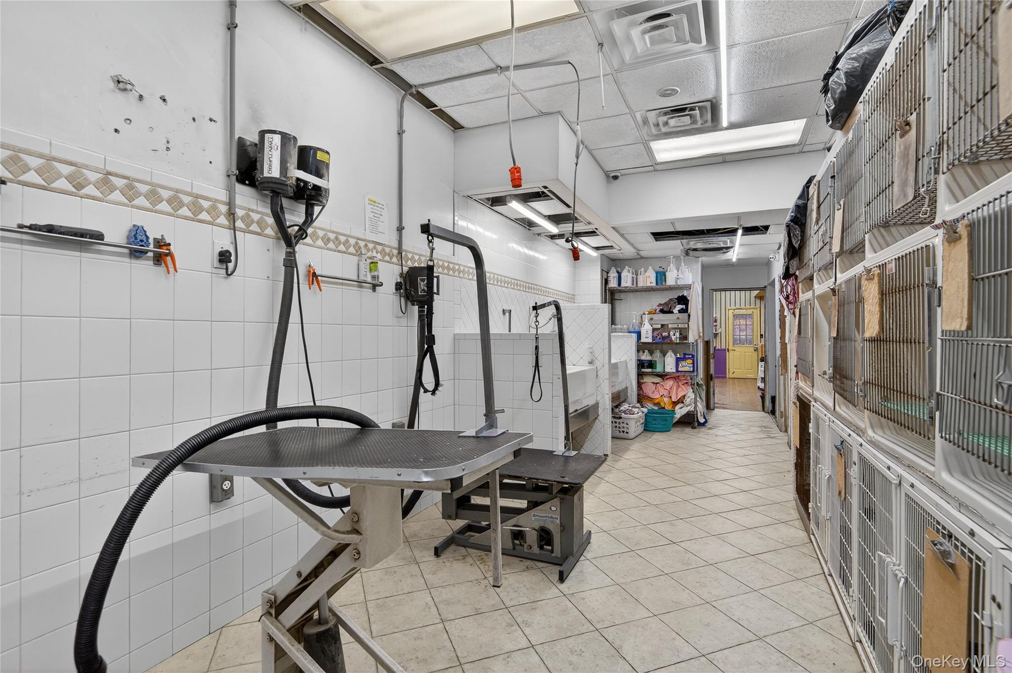 1 Covert Avenue, Floral Park, NY 11001