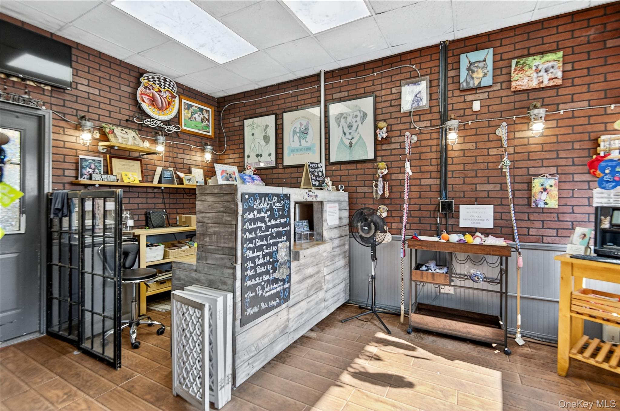 1 Covert Avenue, Floral Park, NY 11001