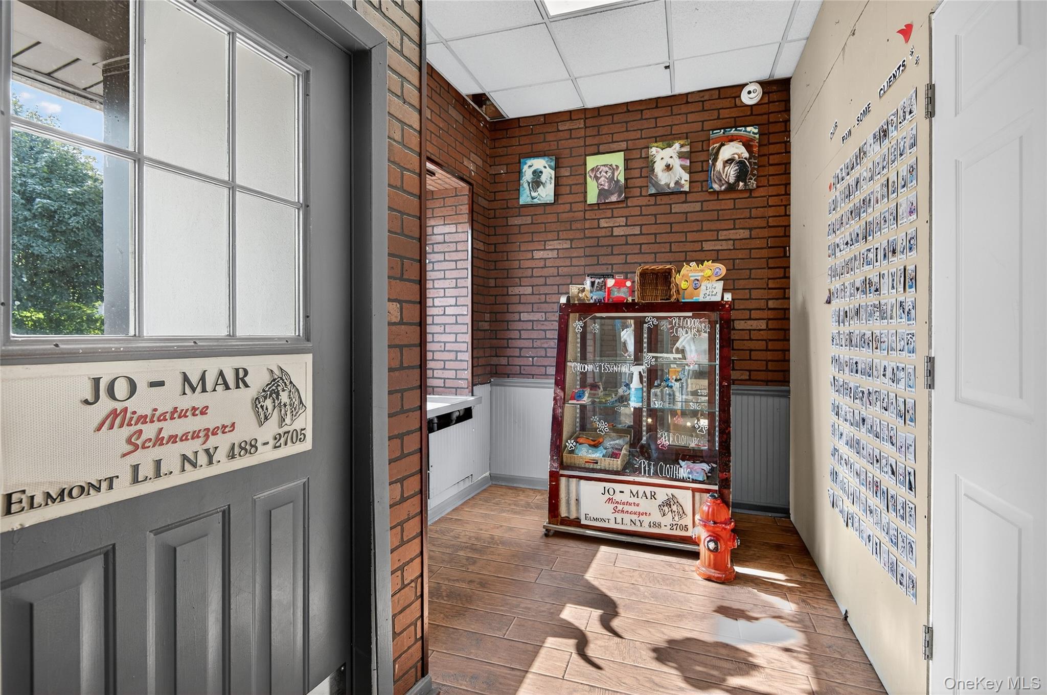 1 Covert Avenue, Floral Park, NY 11001