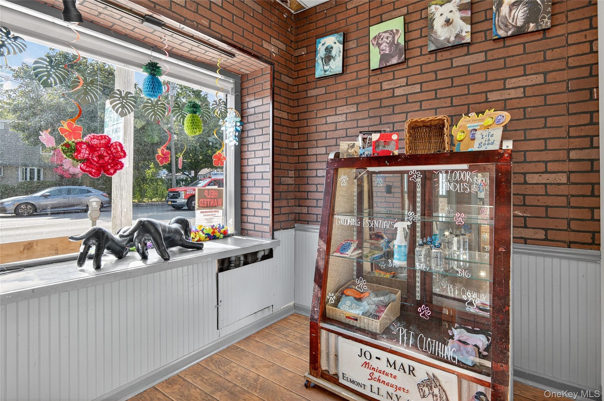 1 Covert Avenue, Floral Park, NY 11001