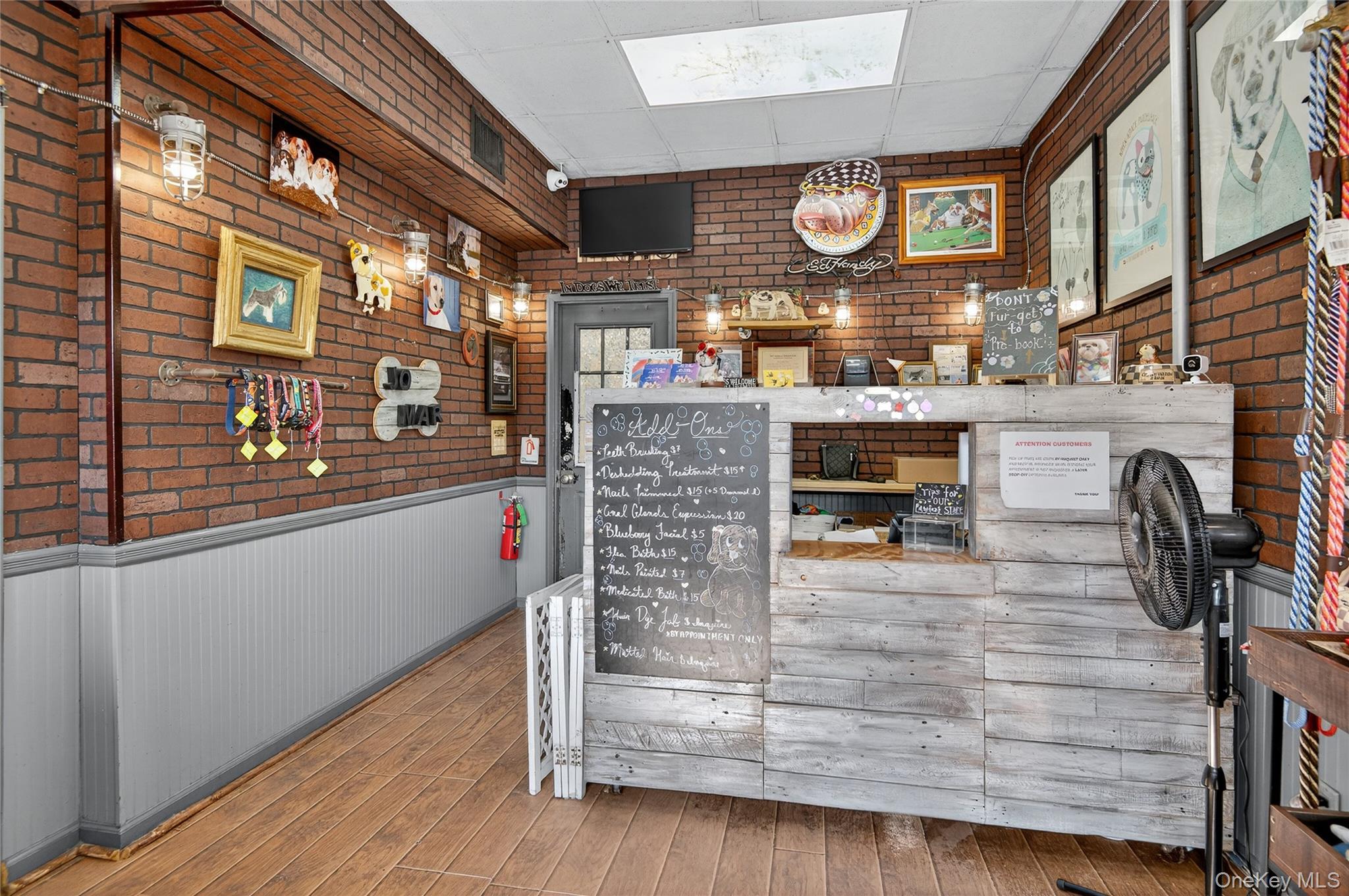 1 Covert Avenue, Floral Park, NY 11001