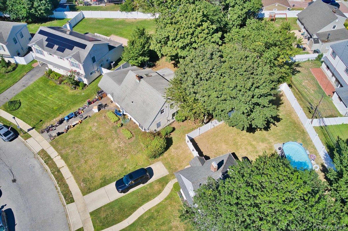 34 Ripple Lane, Levittown, NY 11756