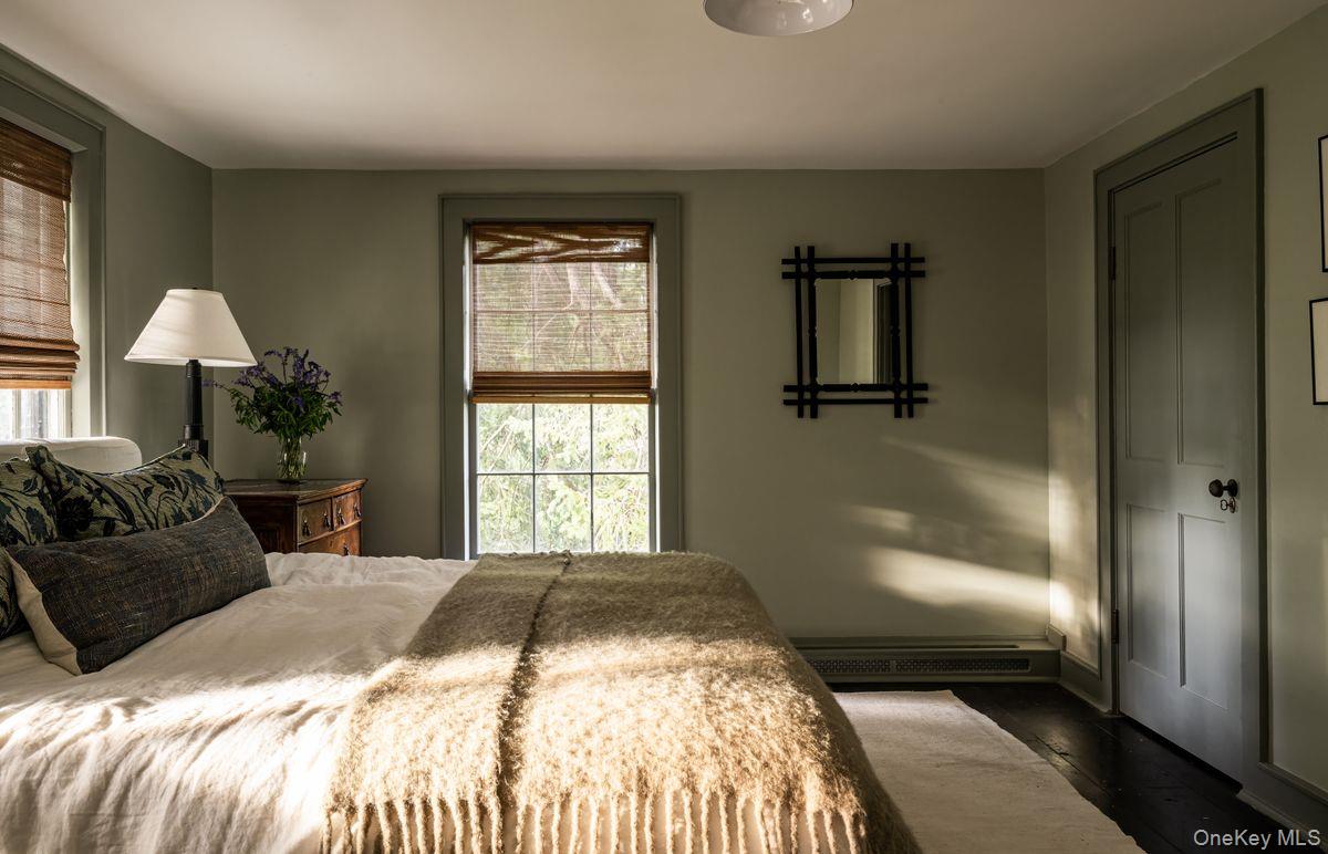 24 Van Wyck Lane, Claverack, NY 12534