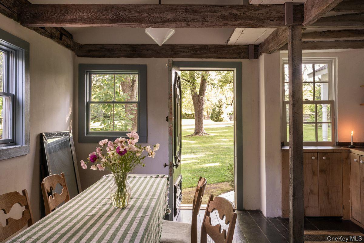 24 Van Wyck Lane, Claverack, NY 12534