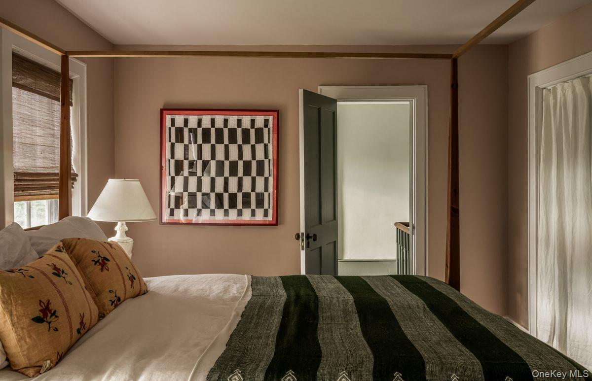 24 Van Wyck Lane, Claverack, NY 12534