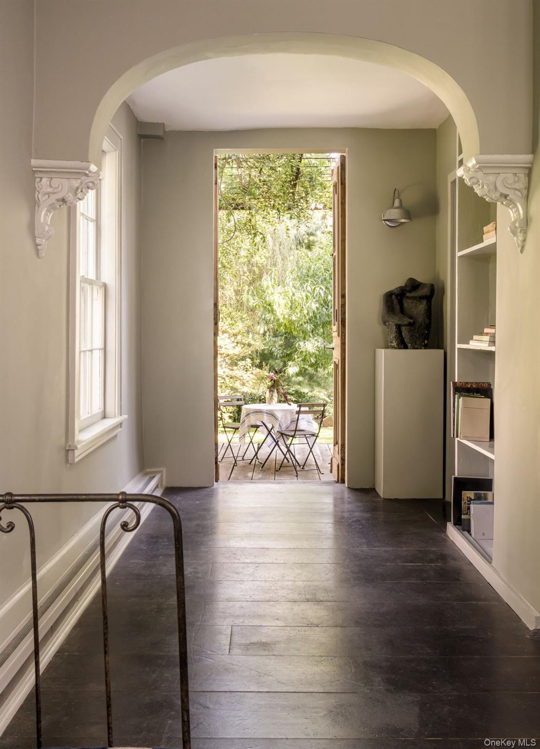 24 Van Wyck Lane, Claverack, NY 12534