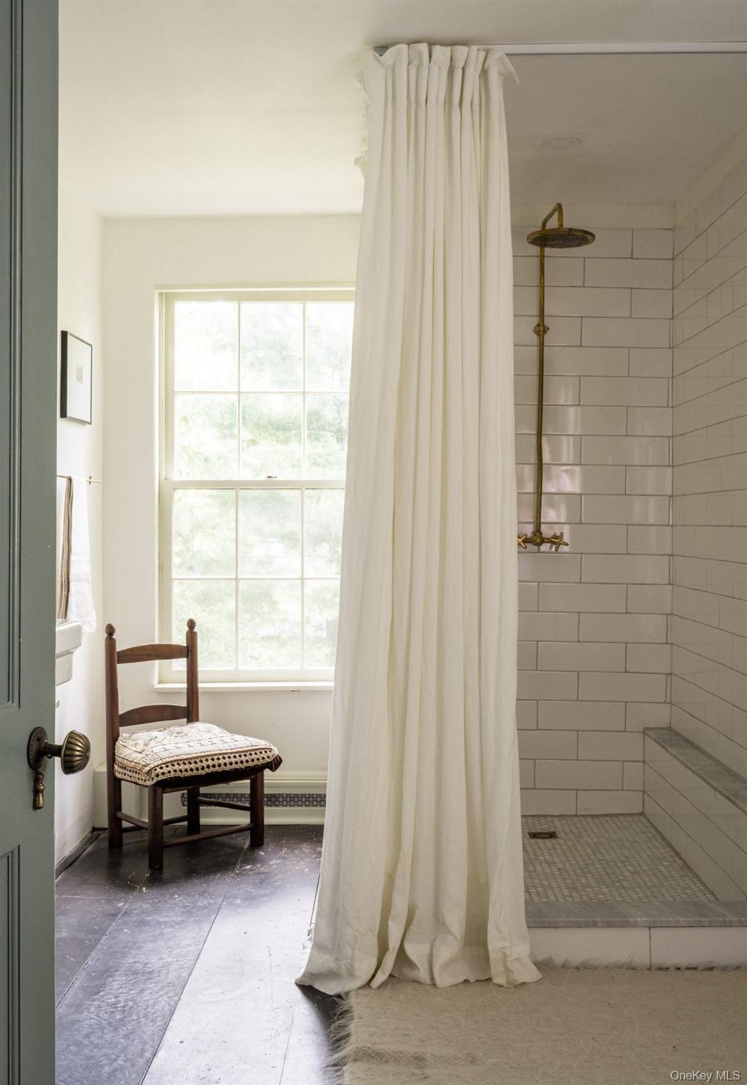 24 Van Wyck Lane, Claverack, NY 12534