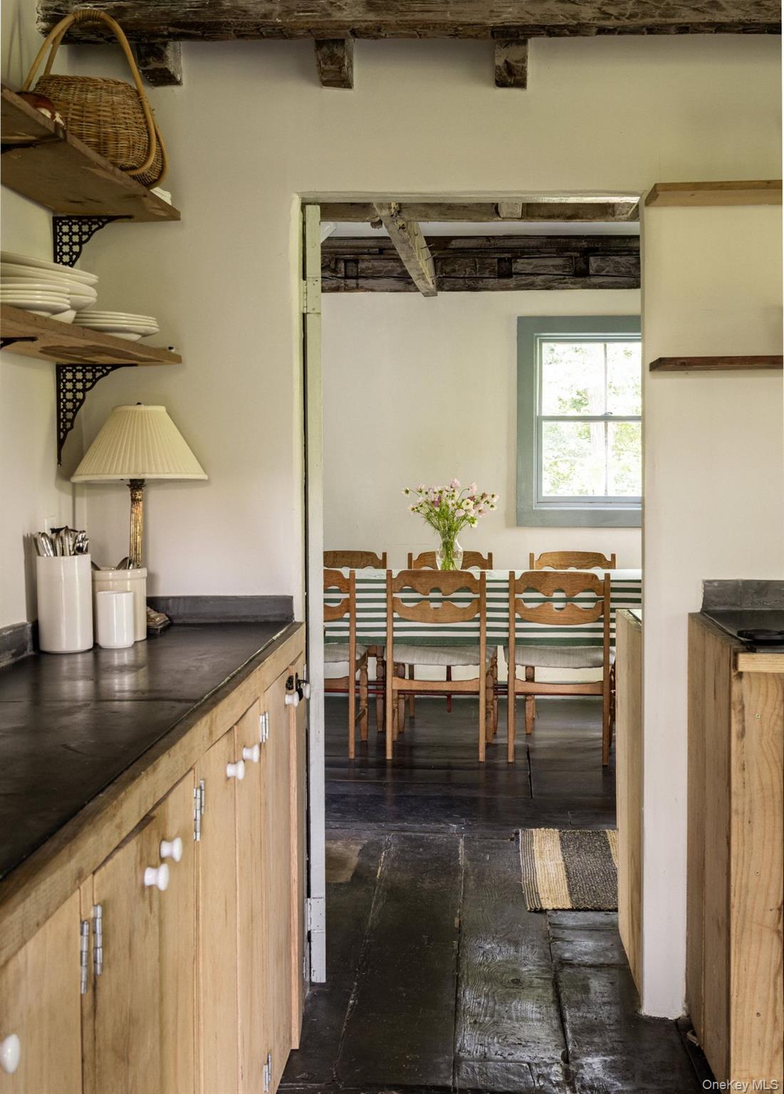 24 Van Wyck Lane, Claverack, NY 12534