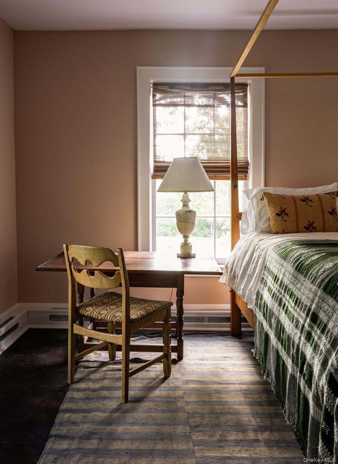 24 Van Wyck Lane, Claverack, NY 12534