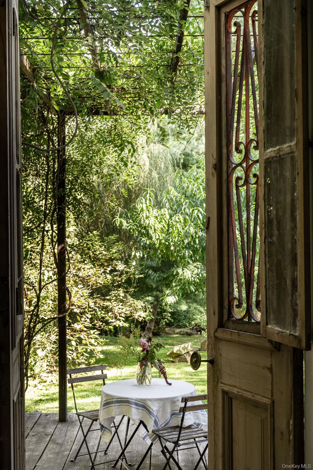 24 Van Wyck Lane, Claverack, NY 12534