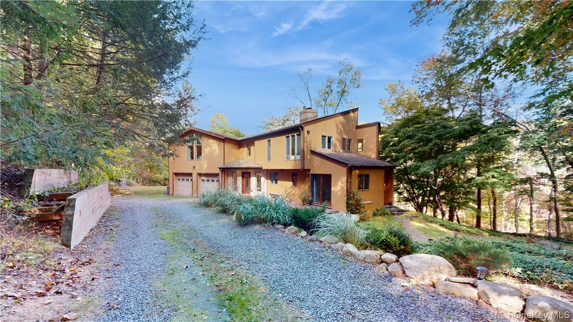 96 Old Pascack Road, Pearl River, NY 10965