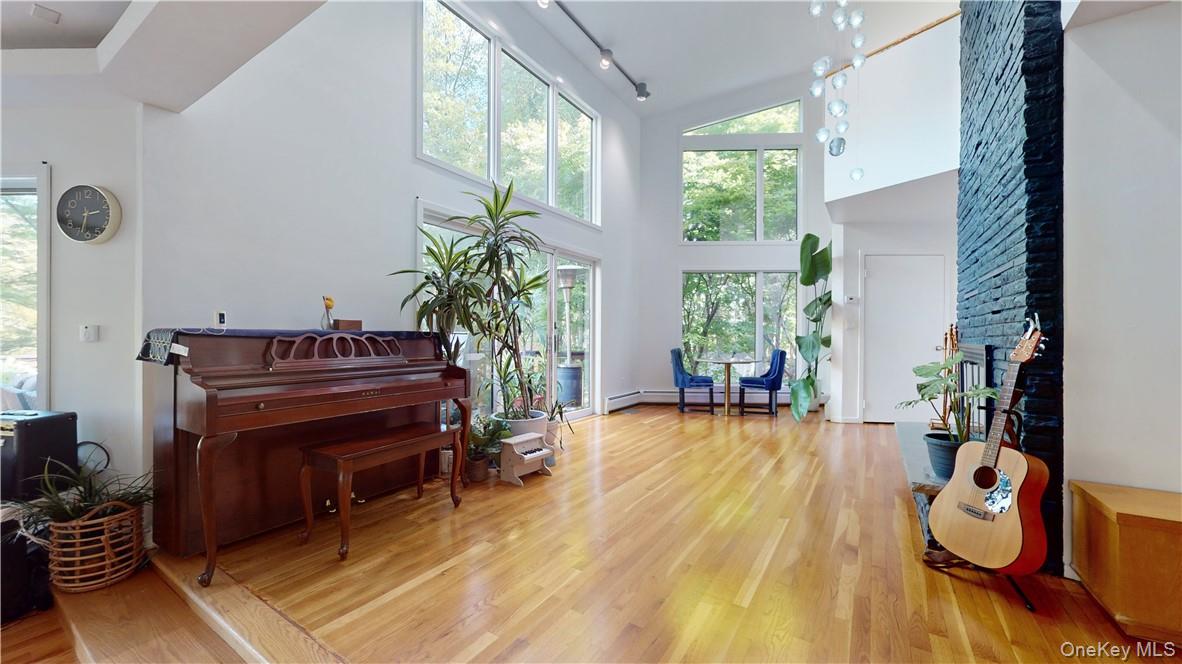 96 Old Pascack Road, Pearl River, NY 10965