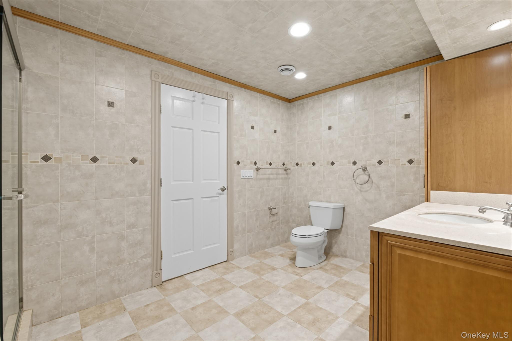 19 Stonehedge Drive, West Nyack, NY 10994