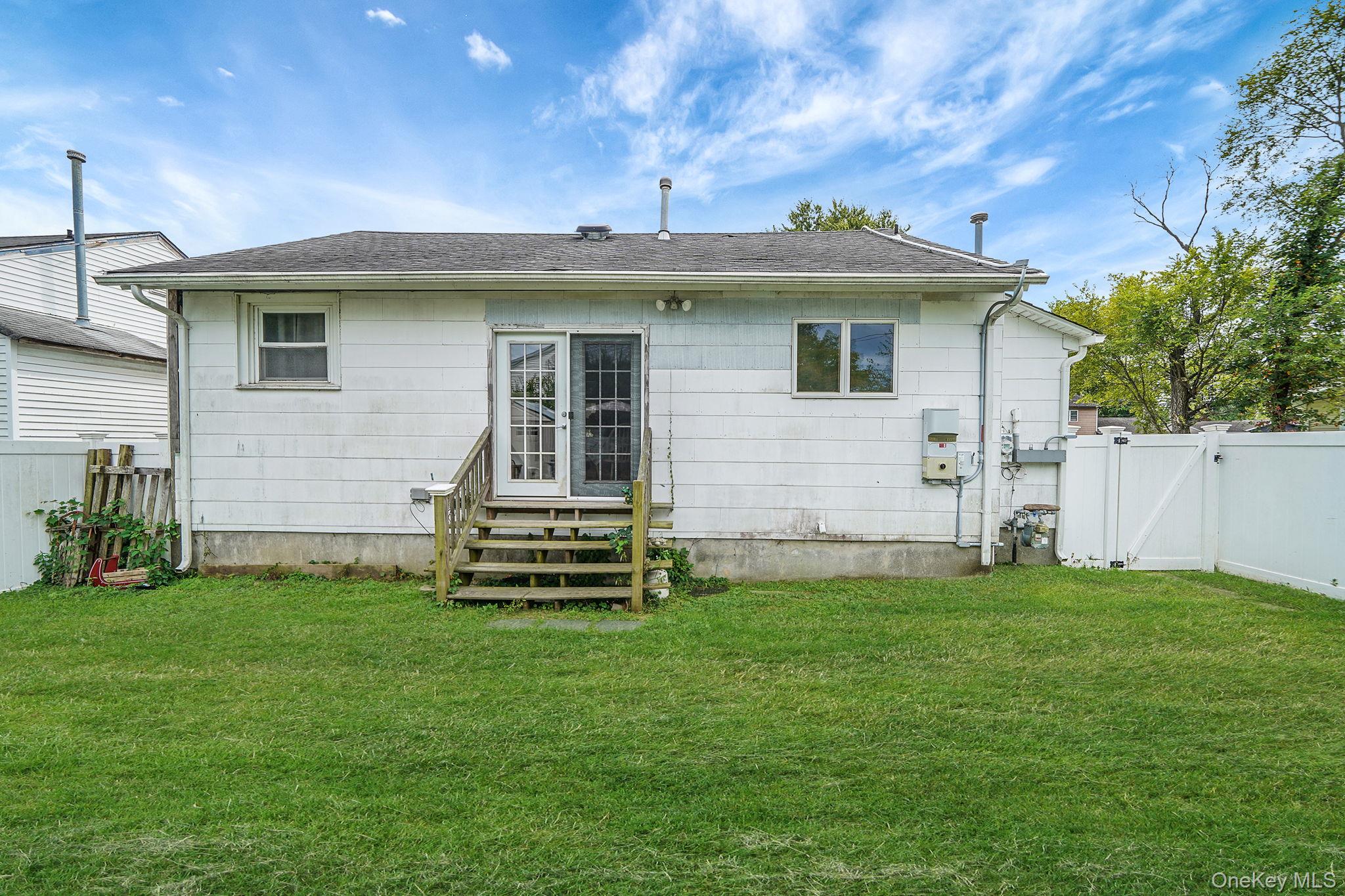 25 Patchogue Street, Patchogue, NY 11772