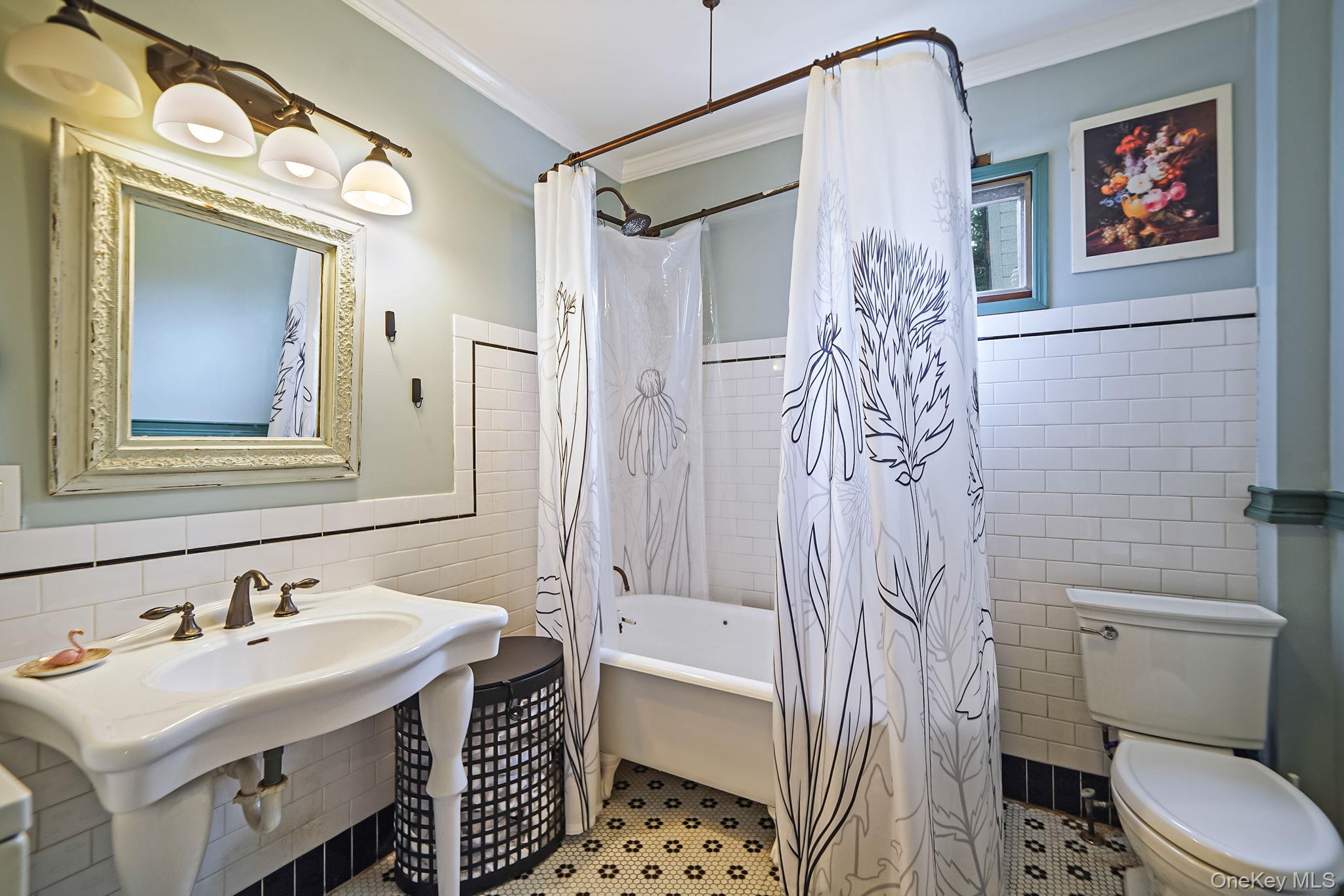 25 Patchogue Street, Patchogue, NY 11772