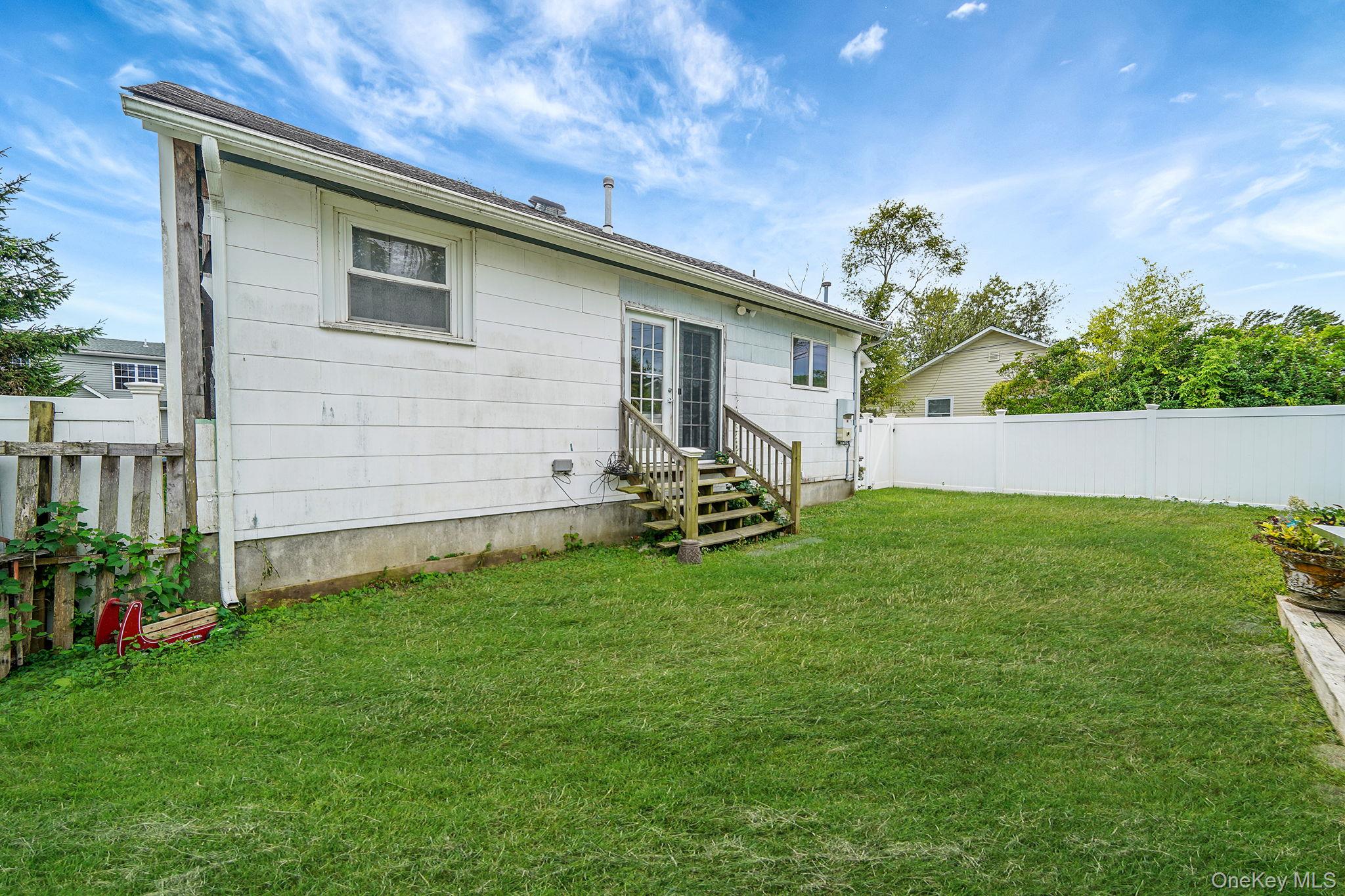 25 Patchogue Street, Patchogue, NY 11772