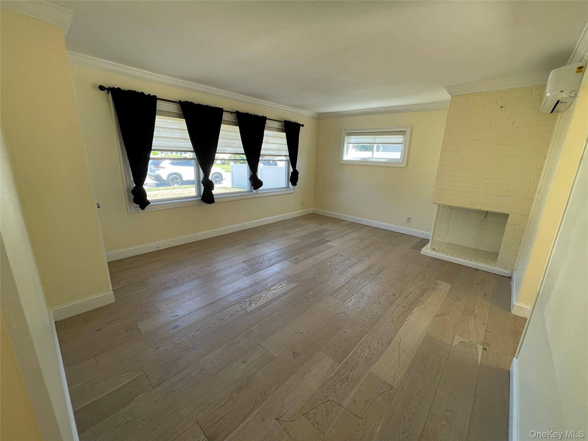 14 Glen Lane, Copiague, NY 11726