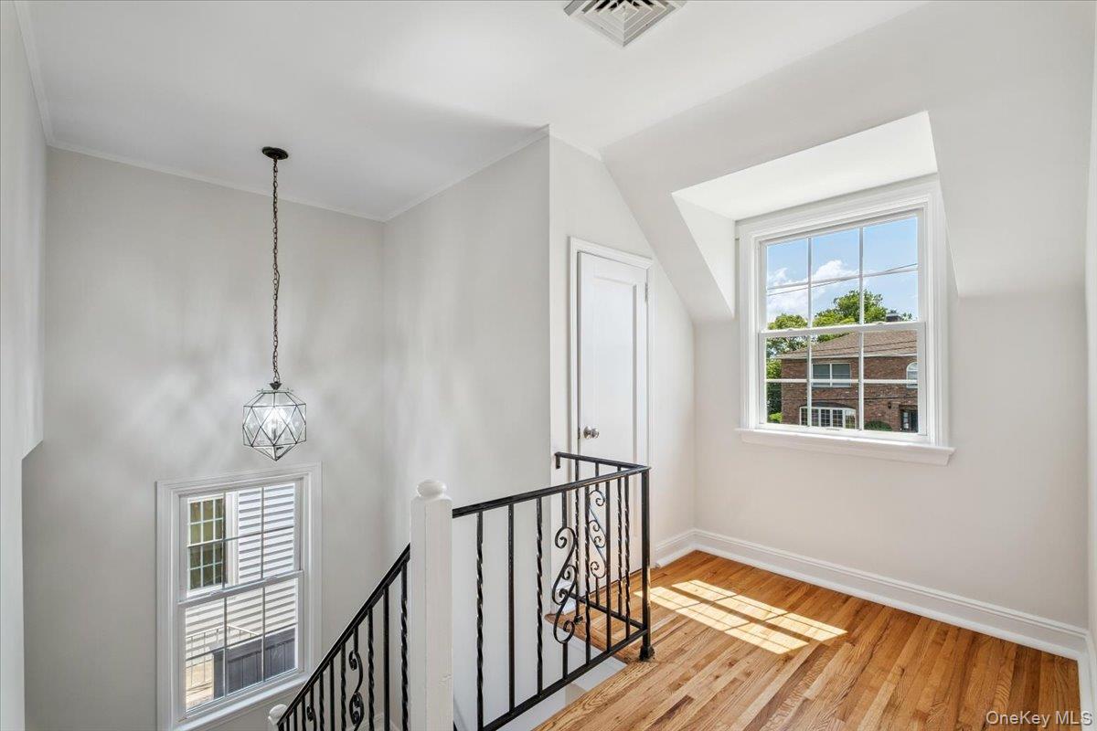 13 Cauldwell Street, Eastchester, NY 10709