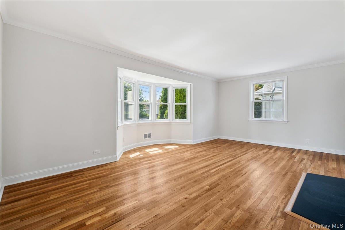 13 Cauldwell Street, Eastchester, NY 10709