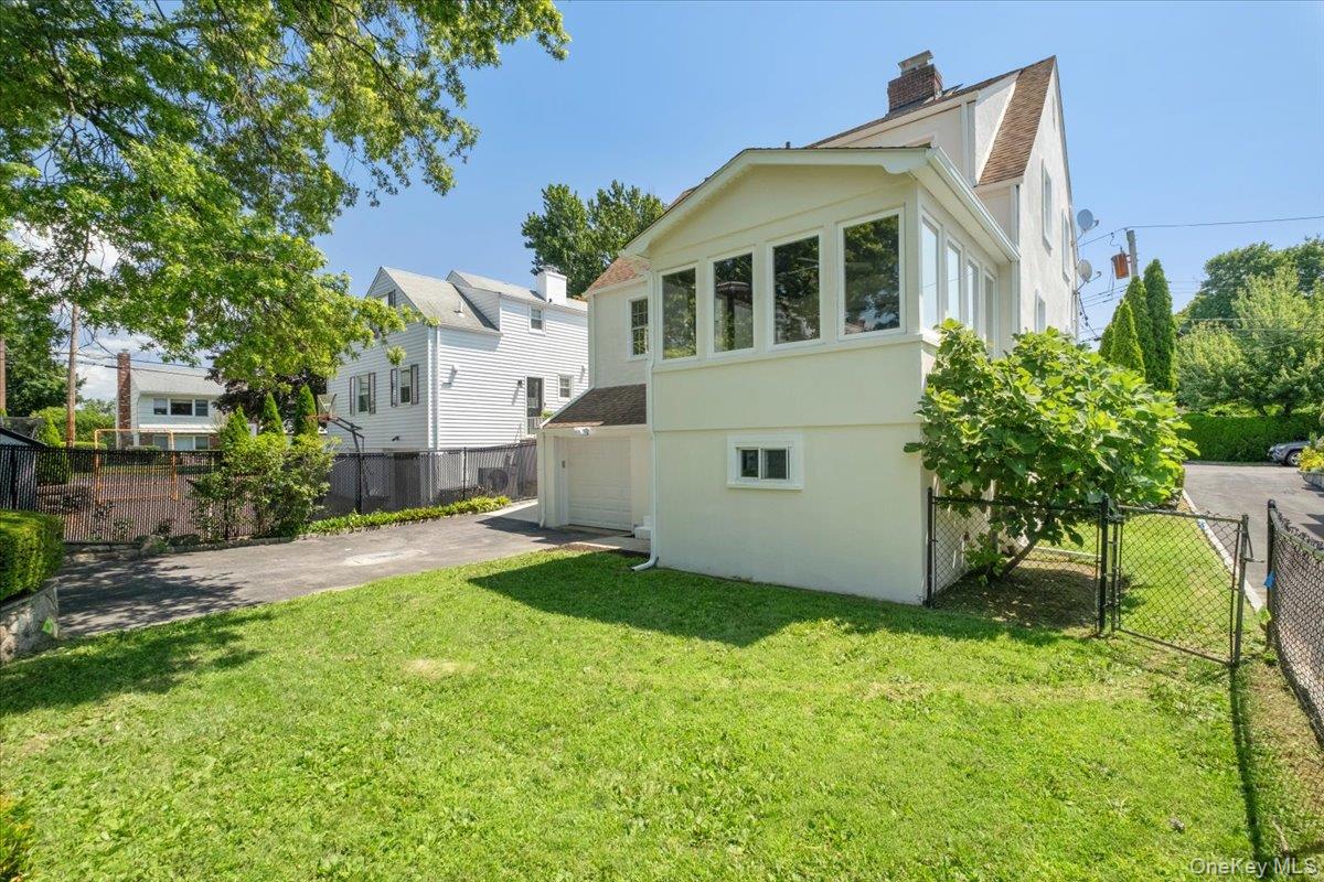 13 Cauldwell Street, Eastchester, NY 10709