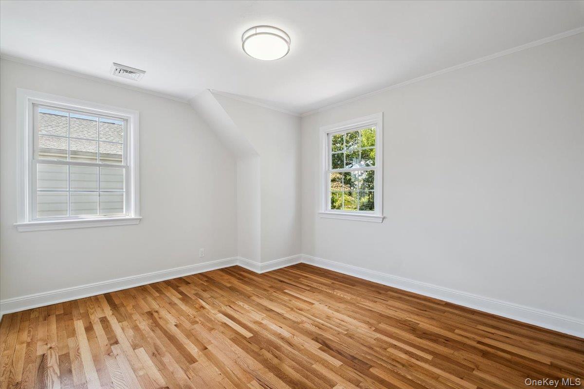 13 Cauldwell Street, Eastchester, NY 10709