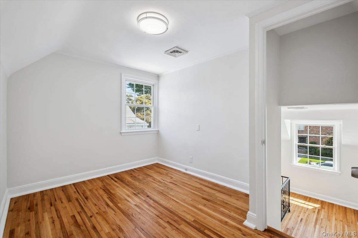 13 Cauldwell Street, Eastchester, NY 10709