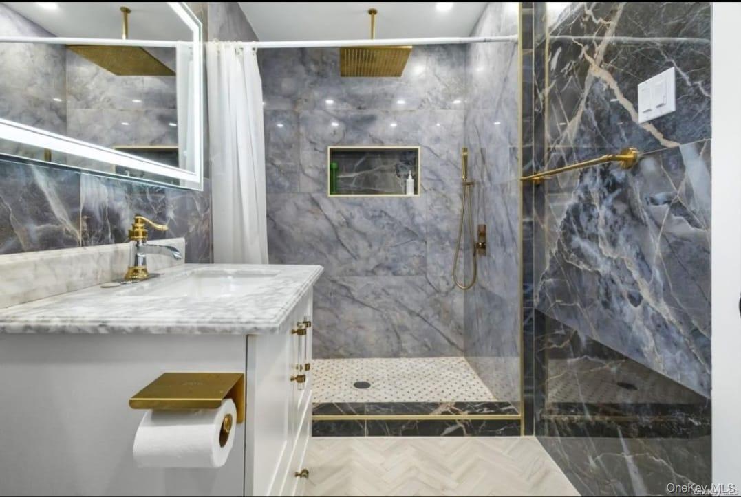 6 Covert Avenue, Garden City, NY 11530