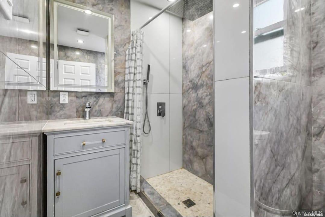 6 Covert Avenue, Garden City, NY 11530