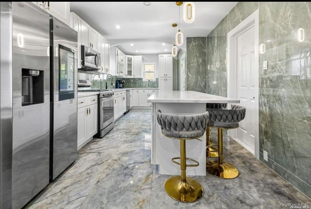 6 Covert Avenue, Garden City, NY 11530