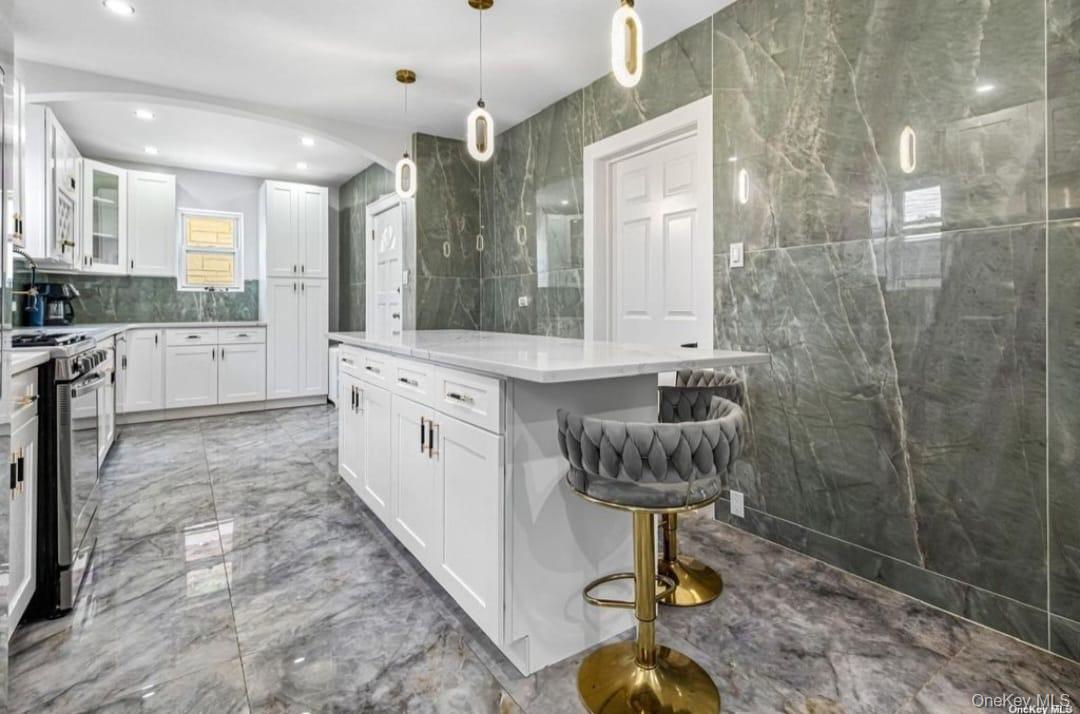 6 Covert Avenue, Garden City, NY 11530