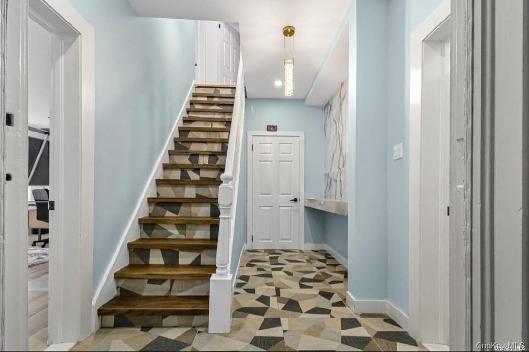 6 Covert Avenue, Garden City, NY 11530