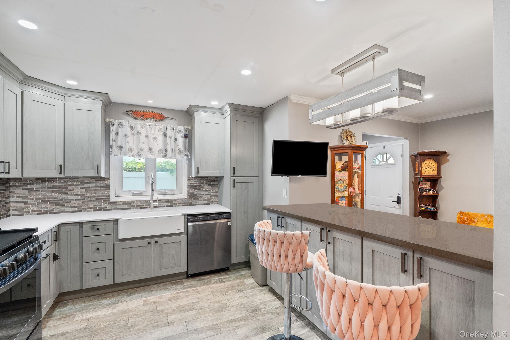 190 W Buchanan Street, Staten Island, NY 10301