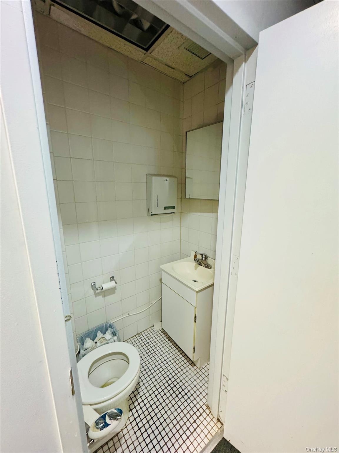 205-13 Hollis Avenue, Hollis, NY 11412