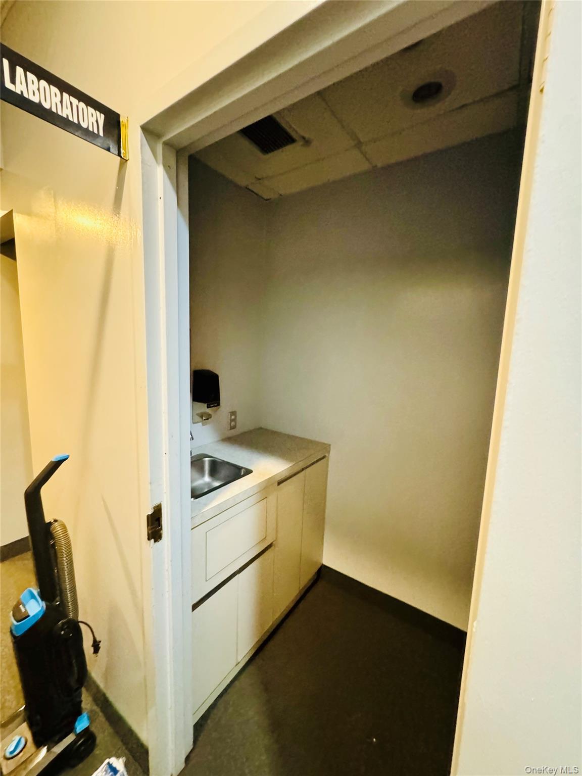 205-13 Hollis Avenue, Hollis, NY 11412