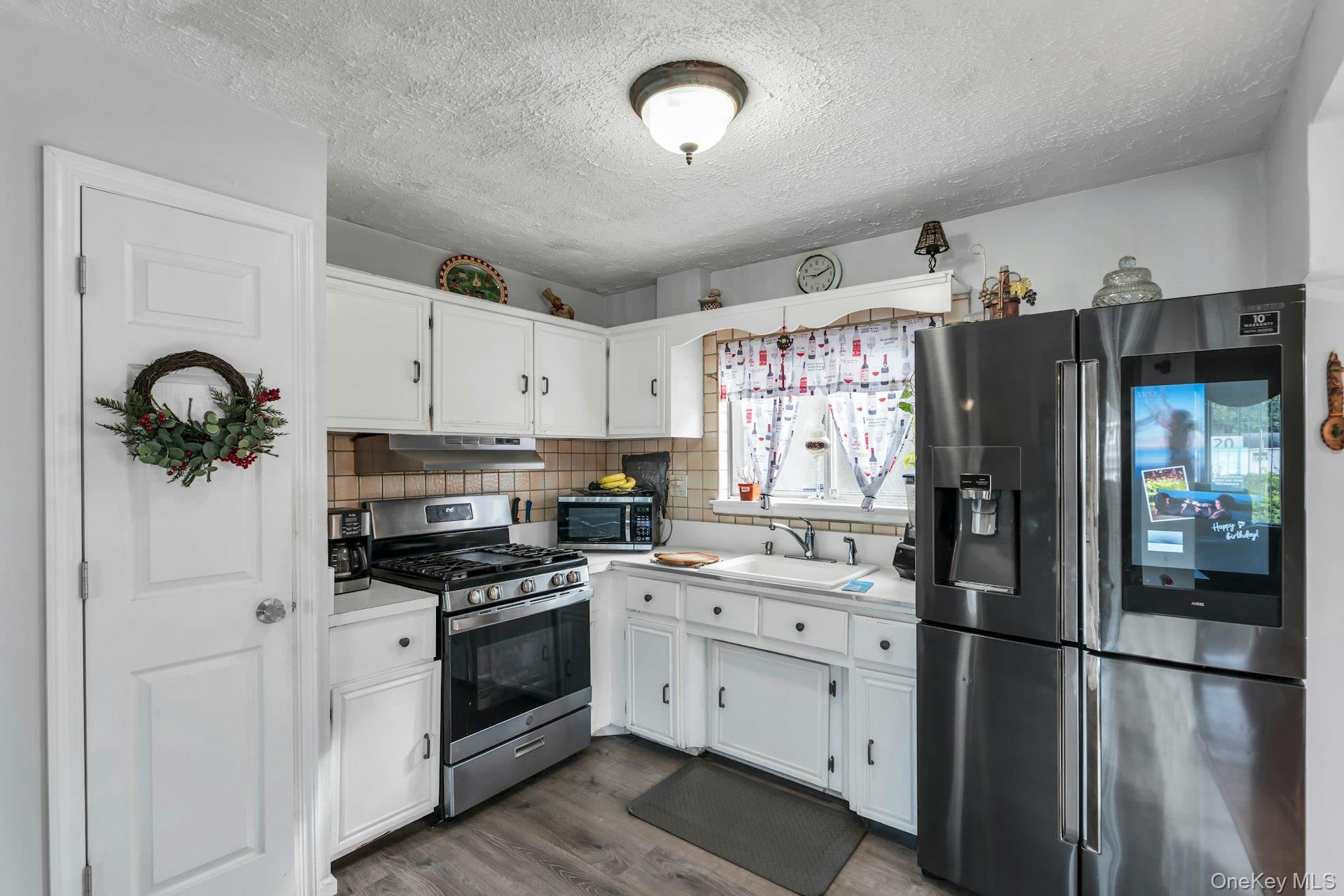 15 Abbey Lane, Bay Shore, NY 11706