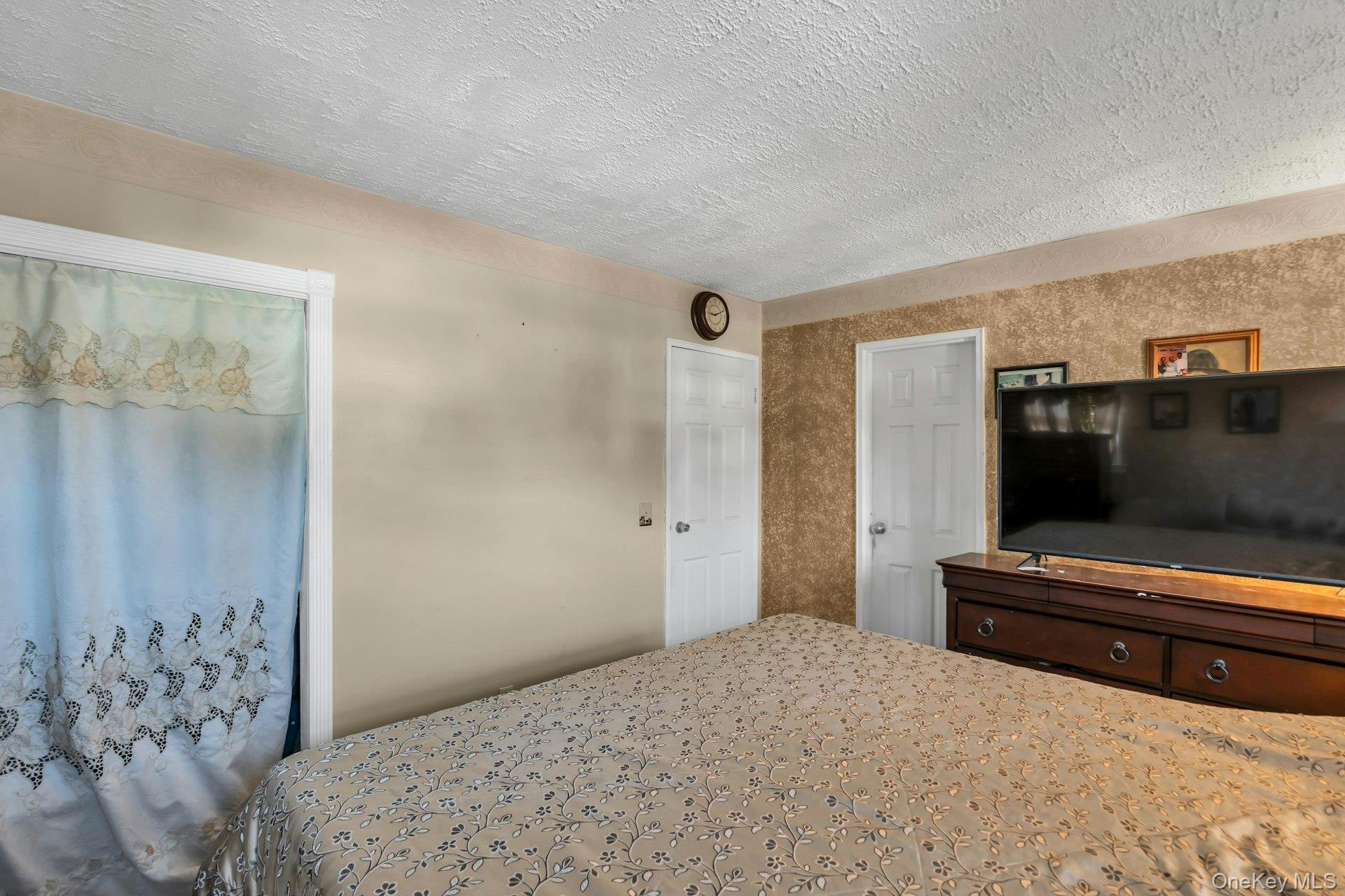 15 Abbey Lane, Bay Shore, NY 11706