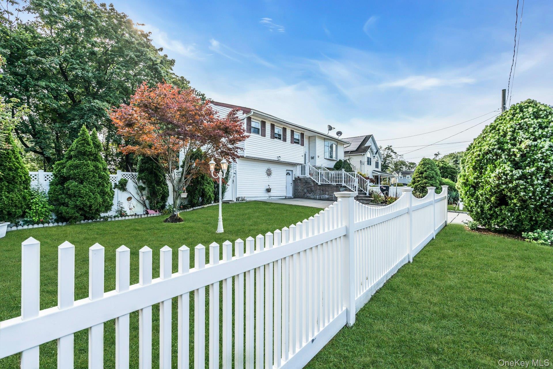 15 Abbey Lane, Bay Shore, NY 11706