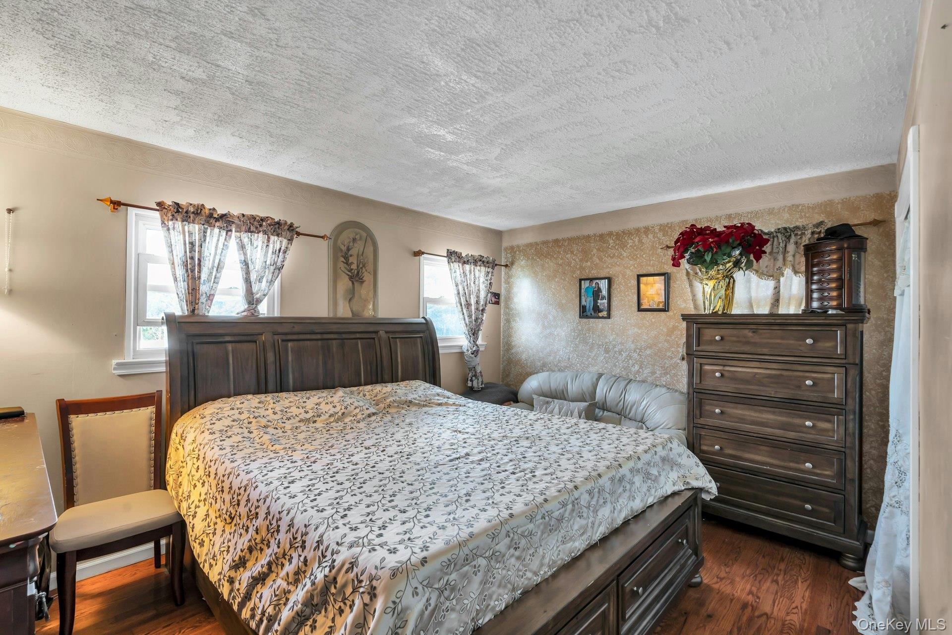 15 Abbey Lane, Bay Shore, NY 11706