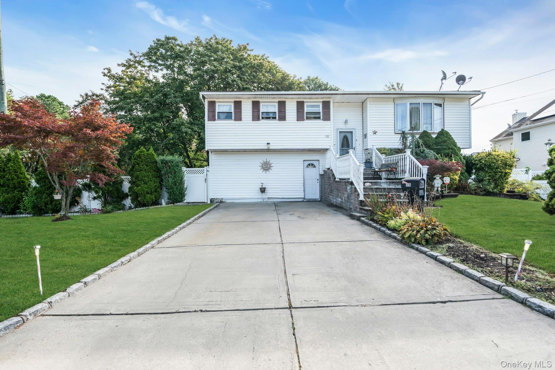 15 Abbey Lane, Bay Shore, NY 11706