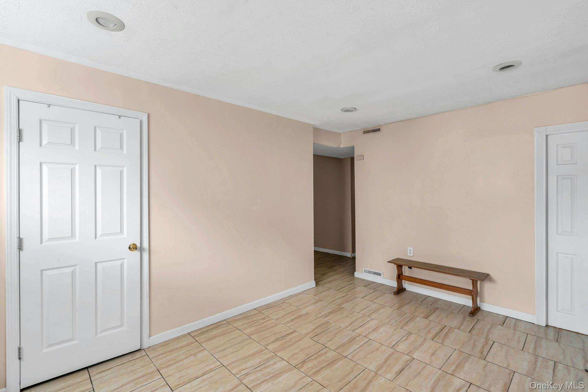 15 Abbey Lane, Bay Shore, NY 11706