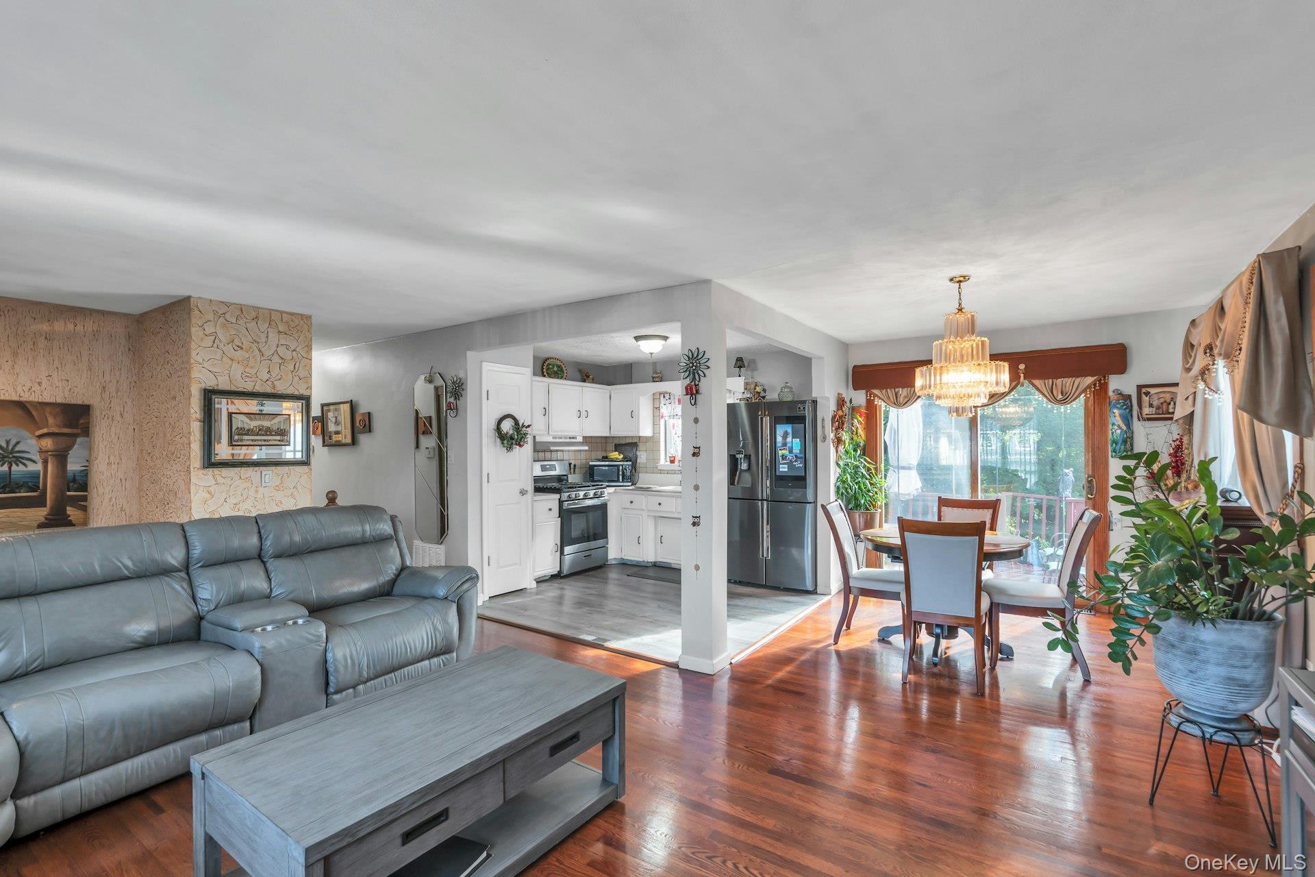 15 Abbey Lane, Bay Shore, NY 11706