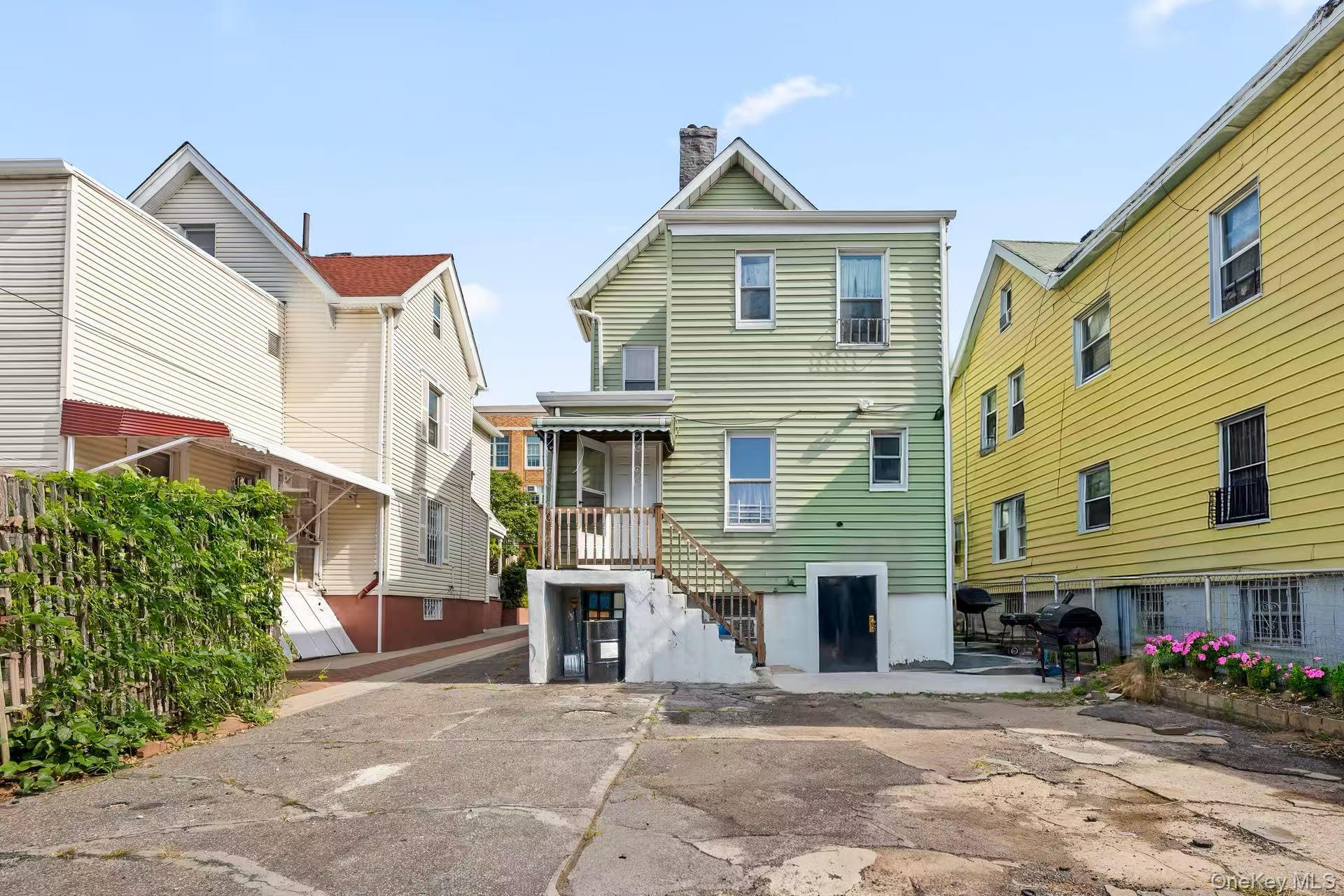 826 E 216 Street, Bronx, NY 10467